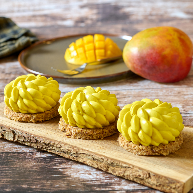 Mango – sirovi veganski desert s mangom, orašastim plodovima i kokosom